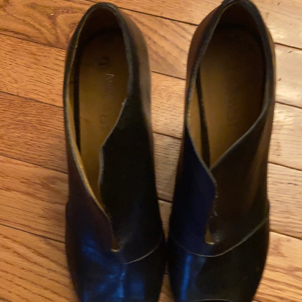 Black Nine West peep toe shoes.